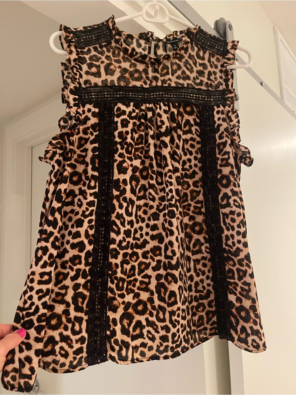 a.n.a Women’s Leopard Print Ruffle Top - Black & Brown